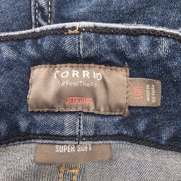 Torrid 16 Jegging Three Button Stretch Skinny High Rise Medium Wash Super Soft - Picture 4 of 5